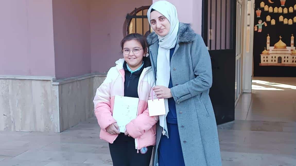 Şamlar Ortaokulu'nda Manevi Bir Dönüm Noktası: Zümra ve Azad'ın Kur'an-ı Kerim'e Geçiş Töreni